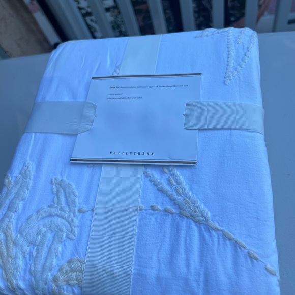 New Pottery Barn White Casual Floral Embroidered Duvet King - Cal King - Picture 6 of 7